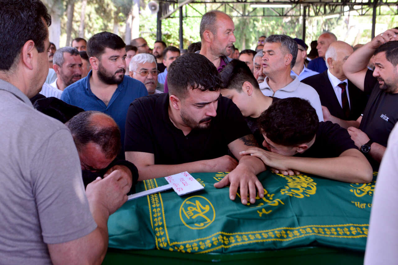 Türkiye’yi sarsan saldırı! 6 kişiden 5’i gözyaşlarıyla toprağa verildi 2